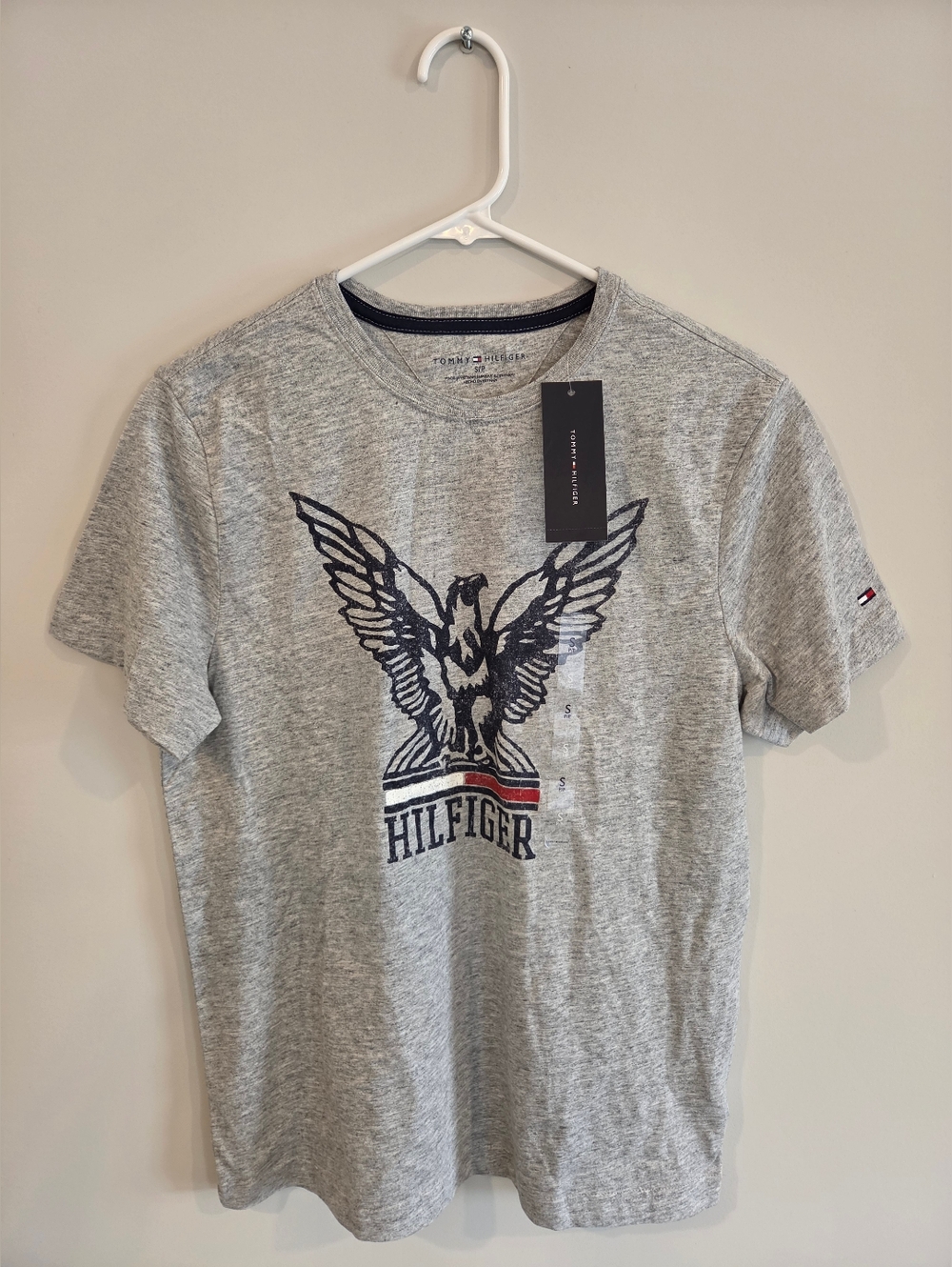 NWT. Tommy Hilfiger Light Gray Tee with Navy Eagle Graphic. Size S. #SW